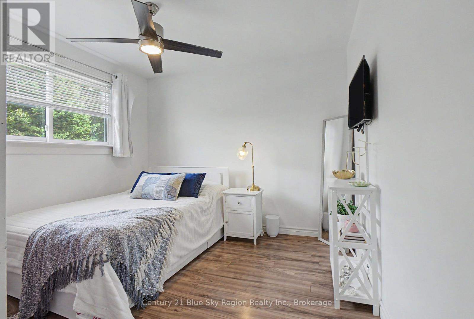 1572 CHAPAIS STREET - 18