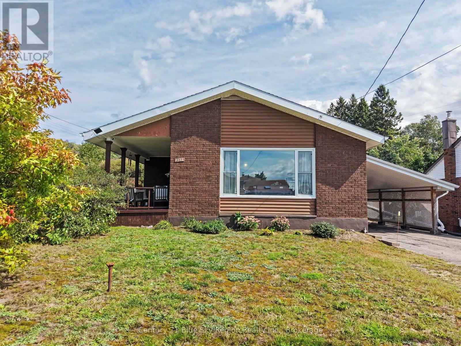 1572 CHAPAIS STREET - 2