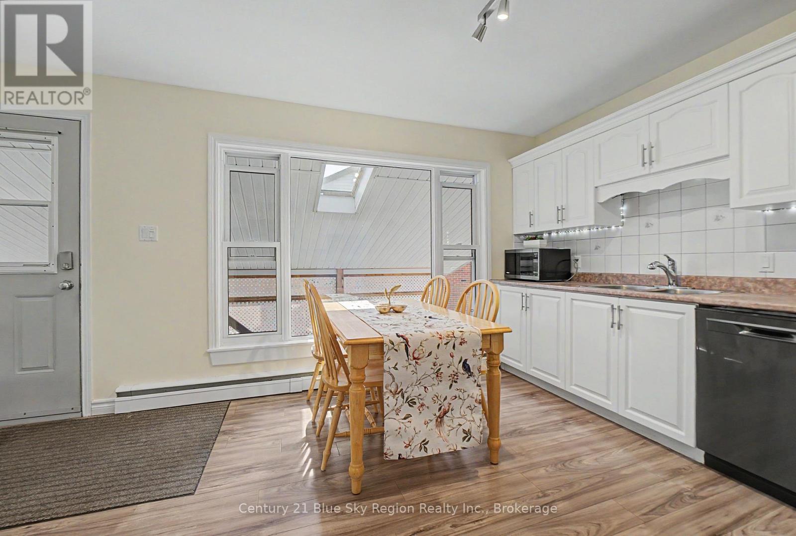 1572 CHAPAIS STREET - 8