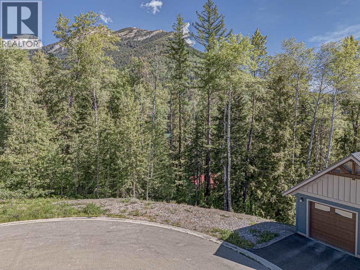 9 ALPINE TRAIL Place, Fernie, British Columbia, V0B1M5, Fernie, British Columbia — photo 2 of 5