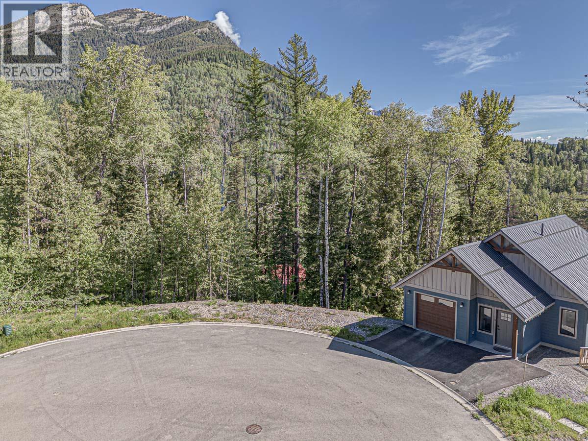 9 ALPINE TRAIL Place, Fernie, British Columbia, V0B1M5, Fernie, British Columbia — photo 3 of 5