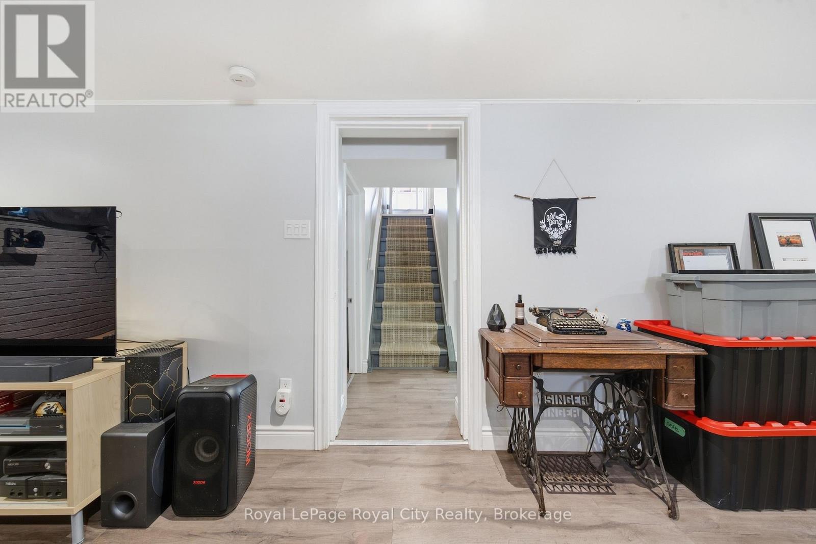 164 WAVERLEY DRIVE - 14