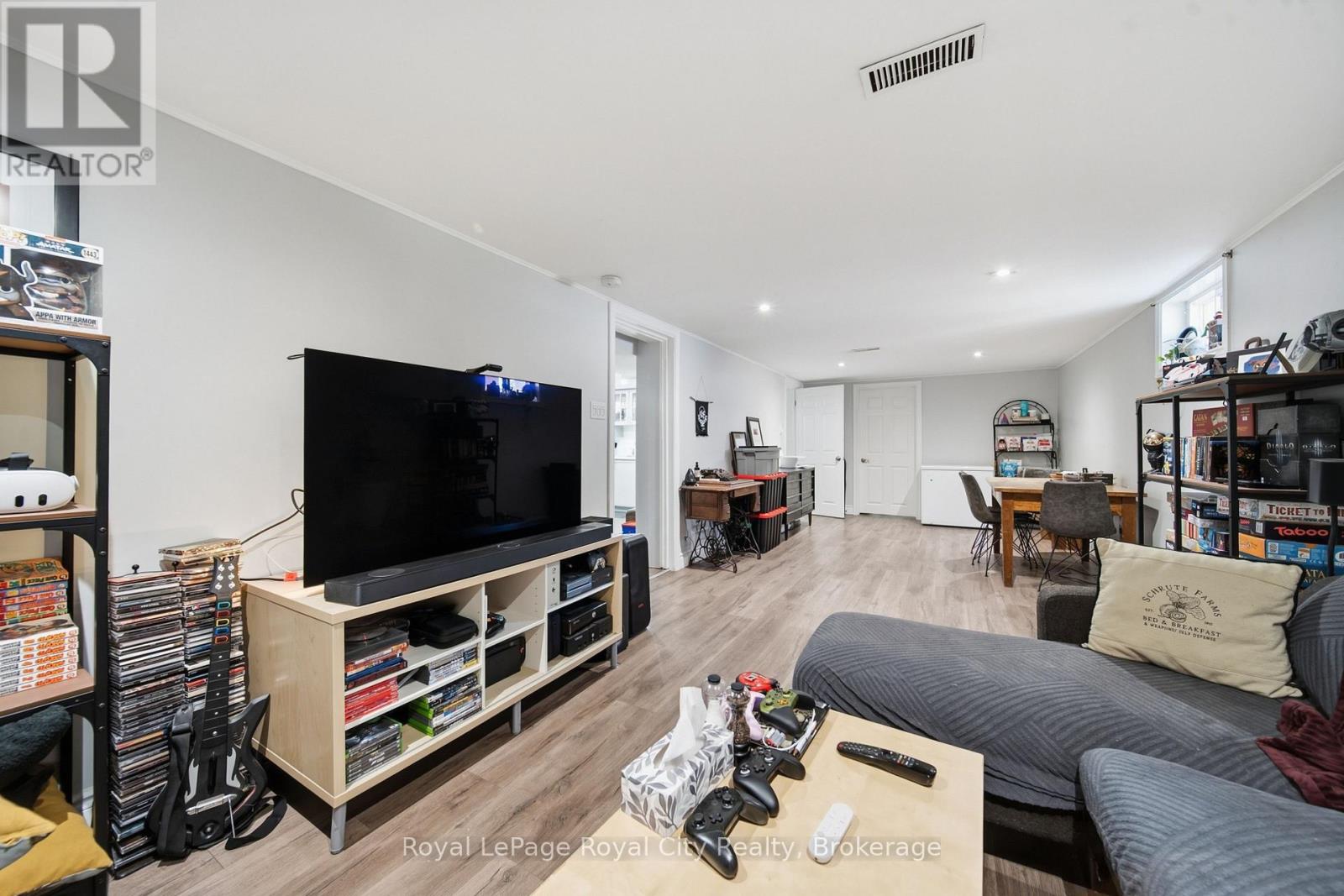 164 WAVERLEY DRIVE - 22