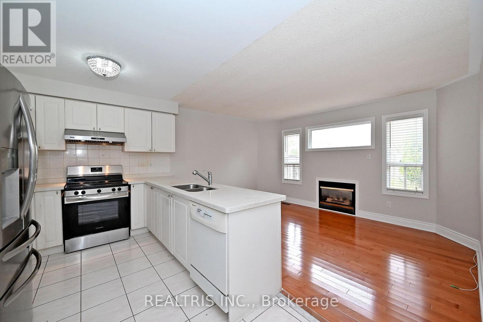 101 BOOTH CRESCENT N - 11