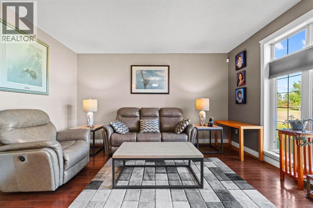 5605 28 Avenue - 3