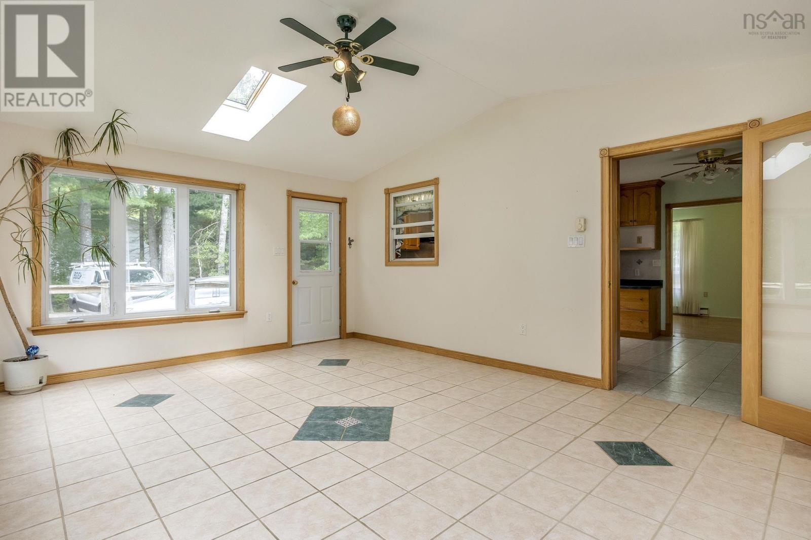 251 Hall Road, South Greenwood — photo 9