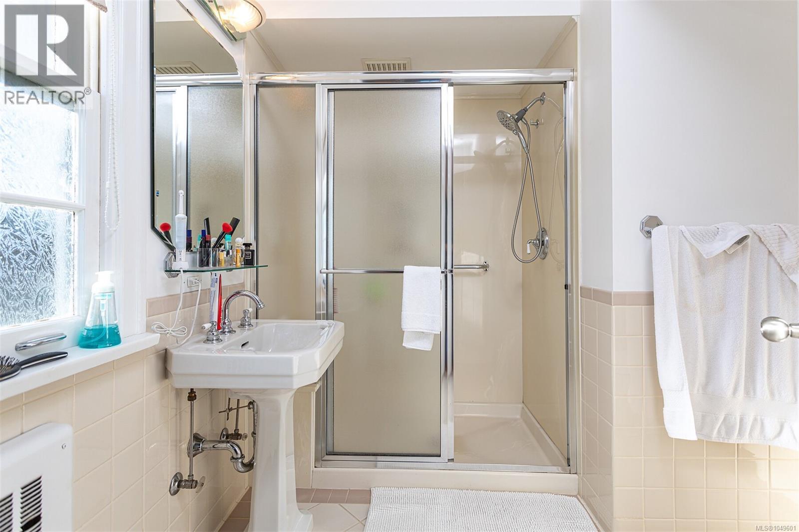  987 Beach Drive, Oak Bay