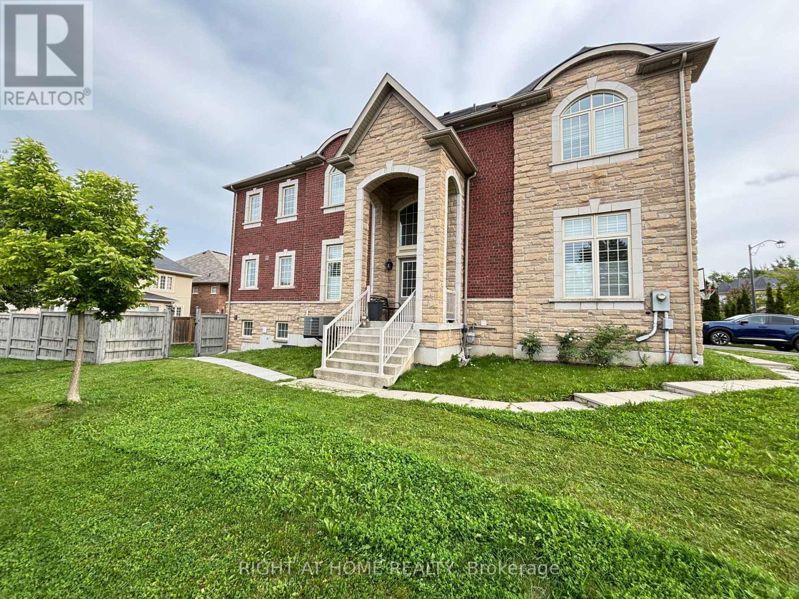 Photo of 33 Heintzman Crescent