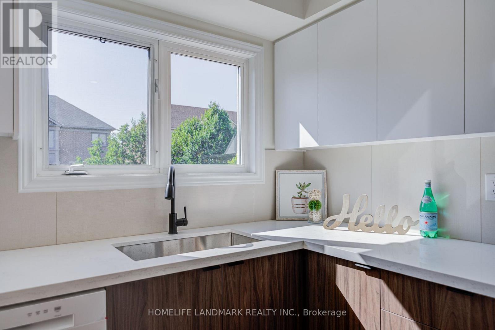 178 LEITCHCROFT CRESCENT - 21