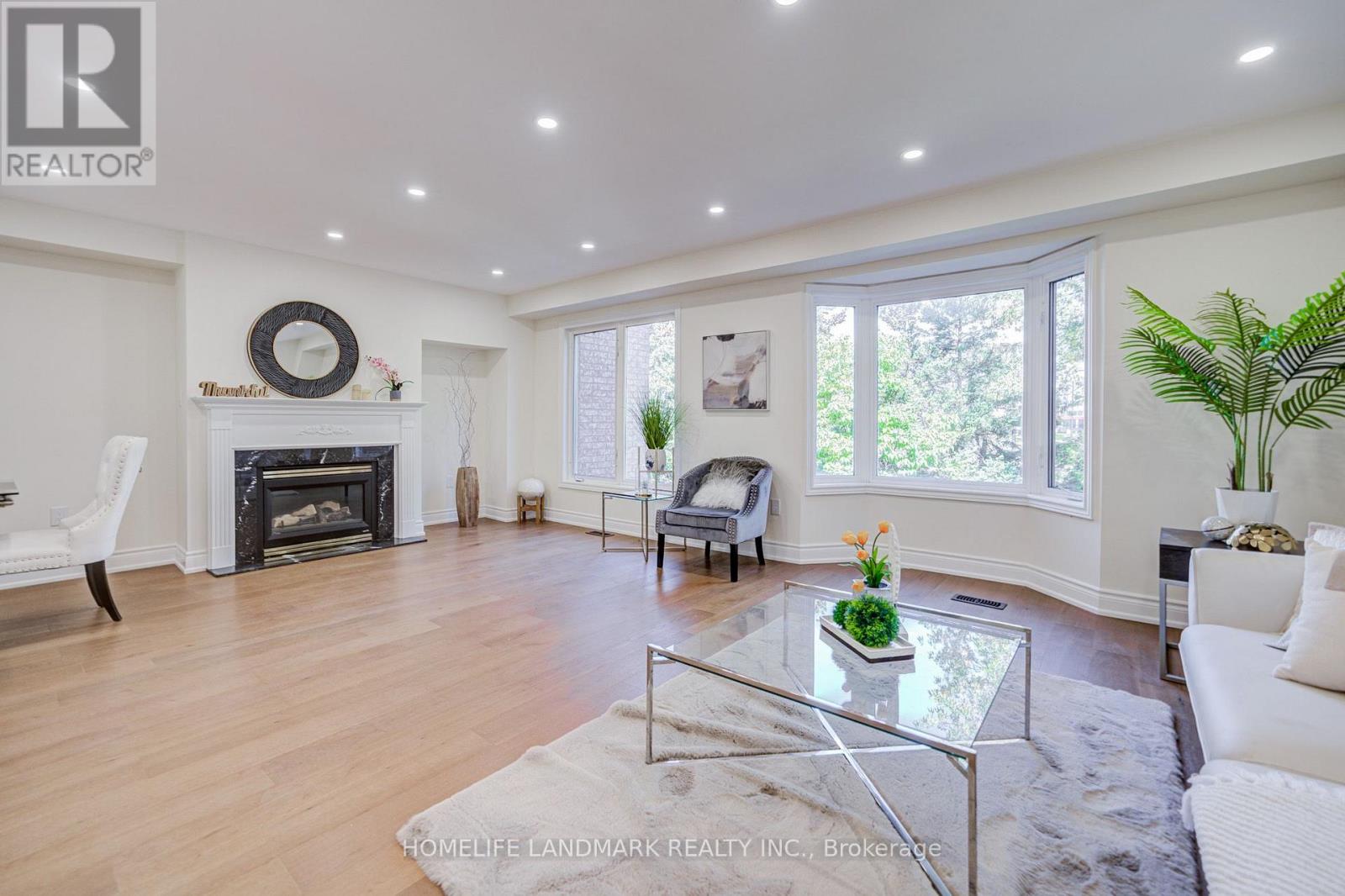 178 LEITCHCROFT CRESCENT - 34