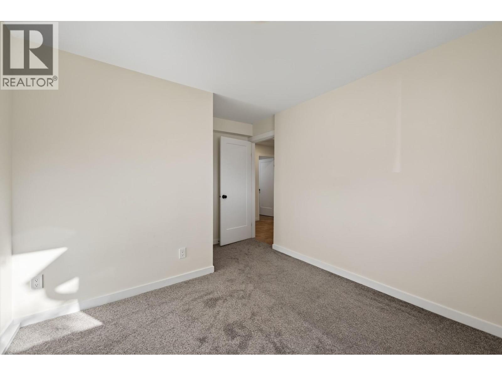677 Columbia Street - Image 33