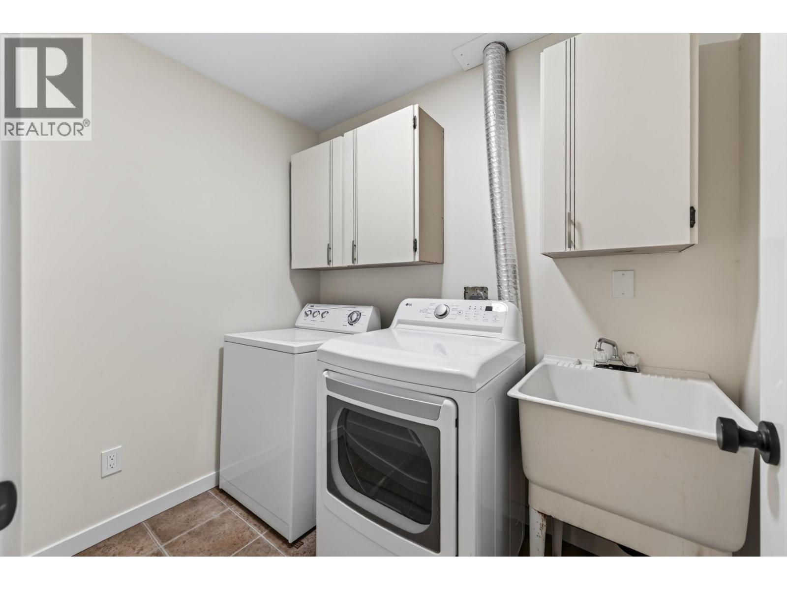677 Columbia Street - Image 36