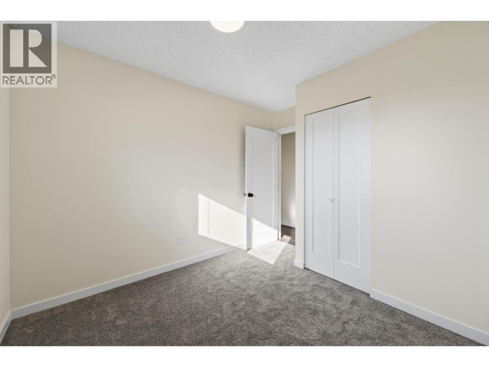 677 Columbia Street - Image 26
