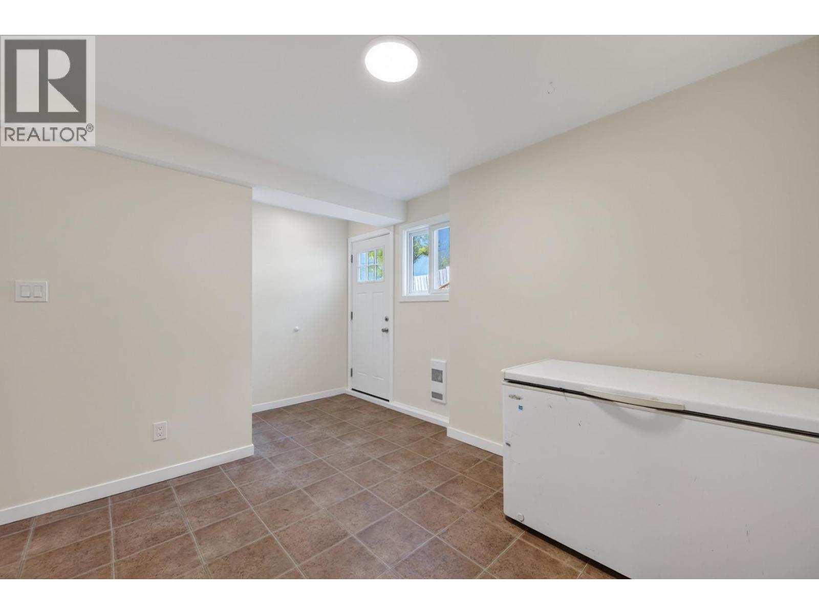 677 Columbia Street - Image 34