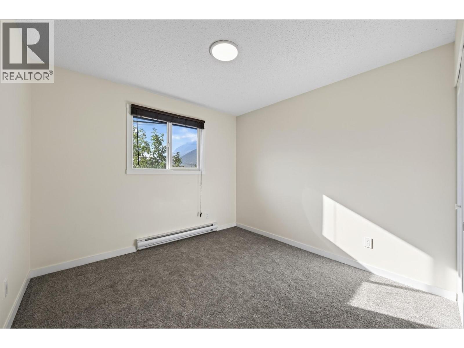 677 Columbia Street - Image 23