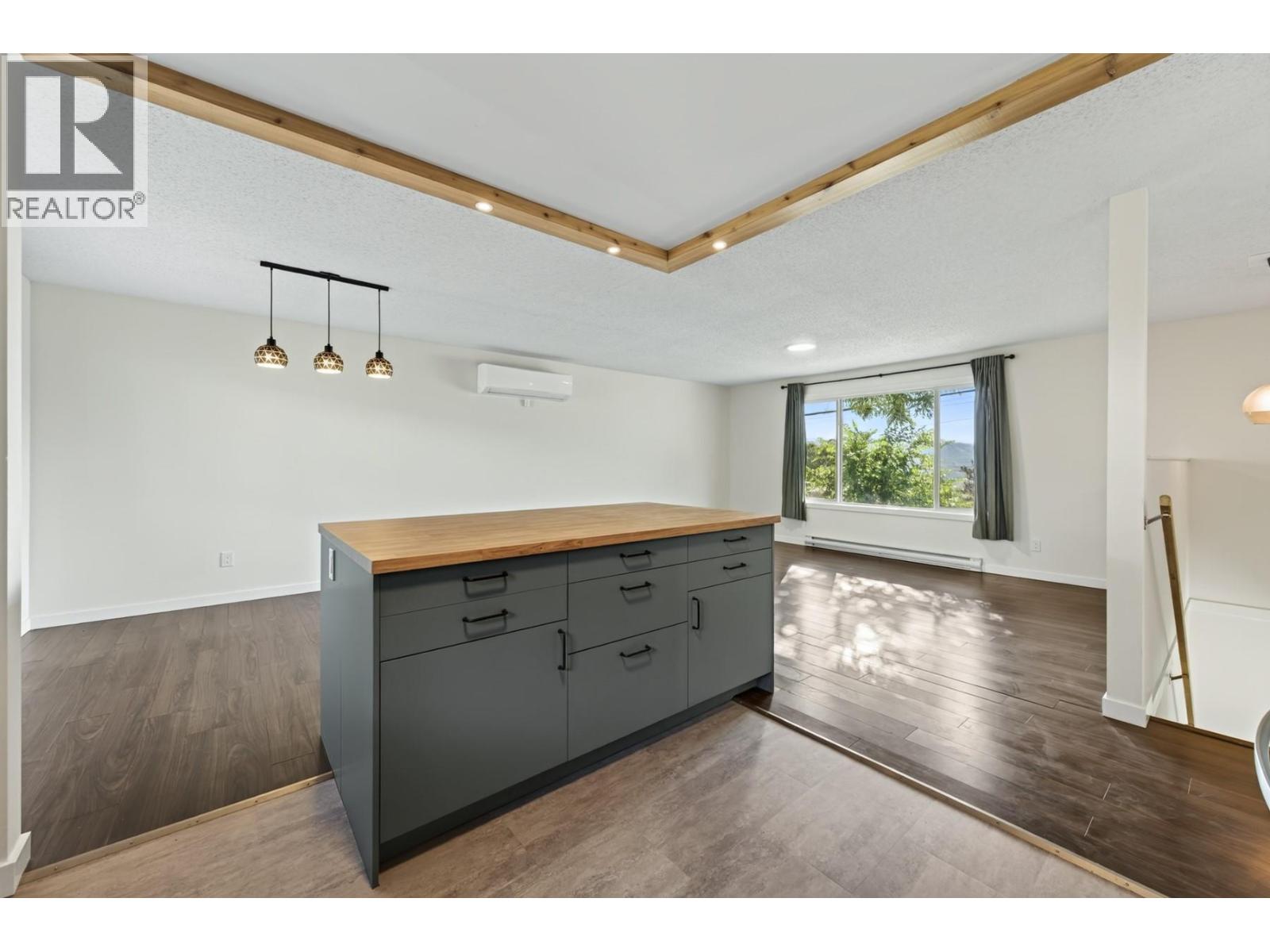 677 Columbia Street - 13