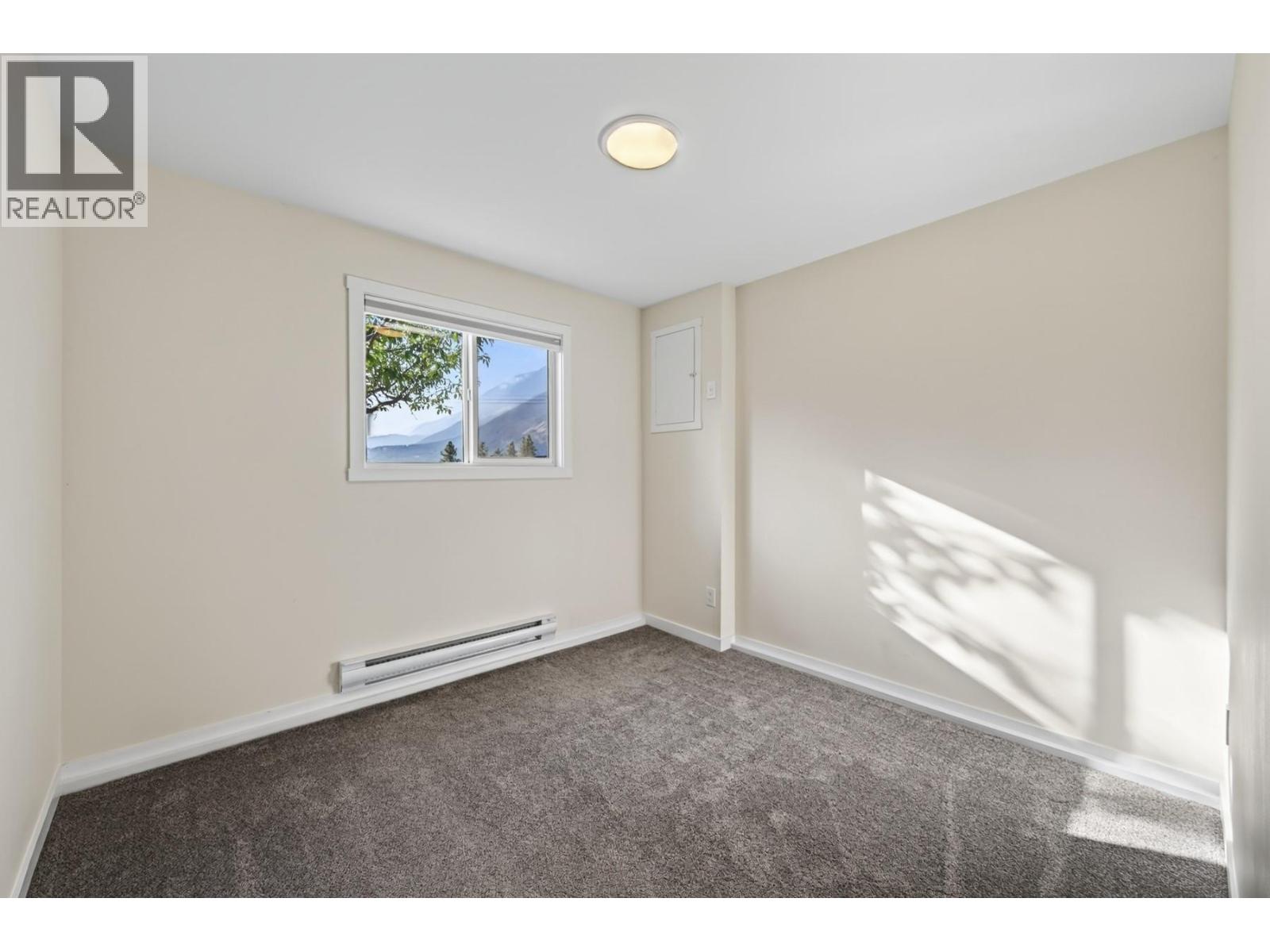 677 Columbia Street - Image 32