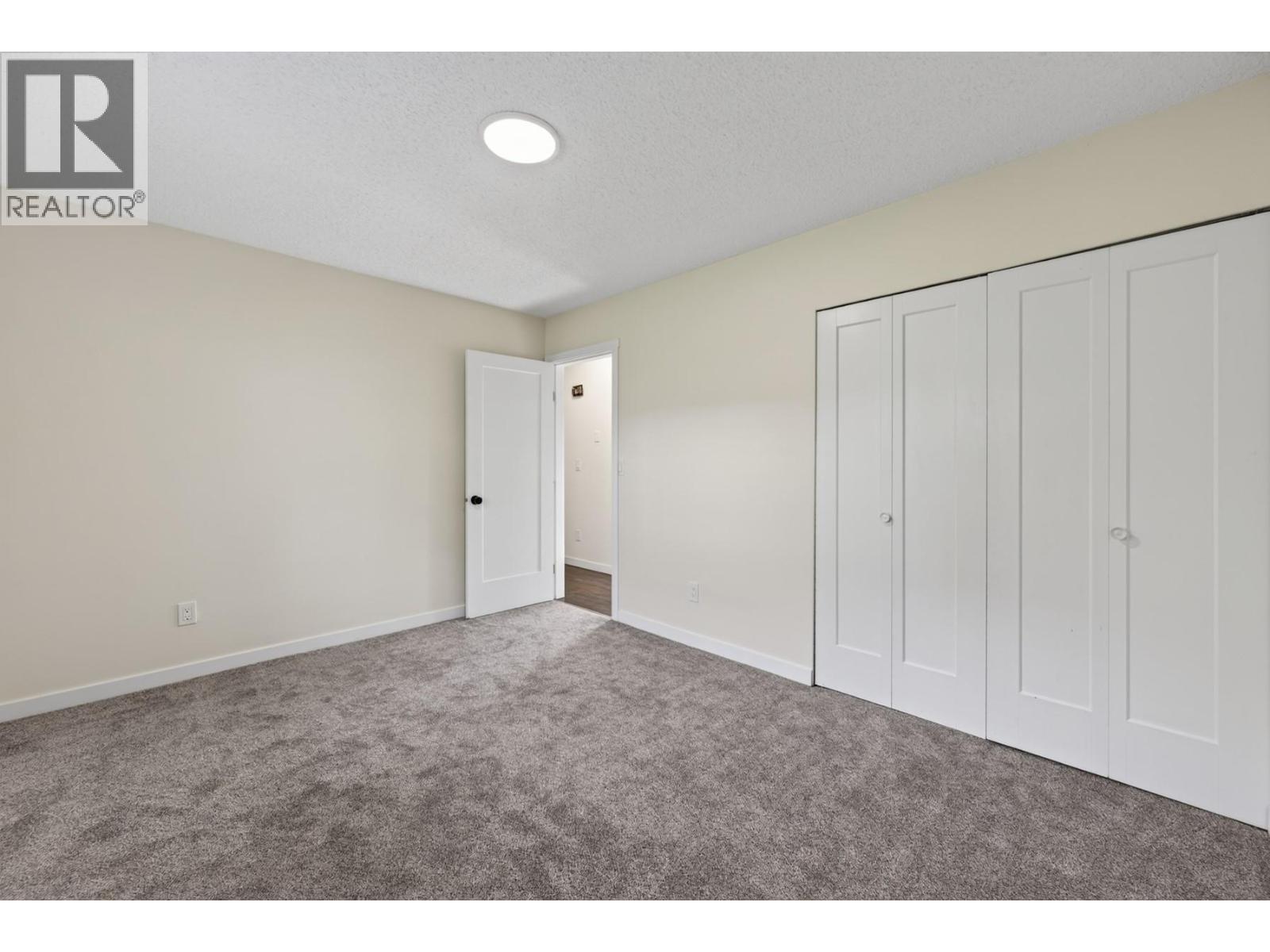 677 Columbia Street - Image 22