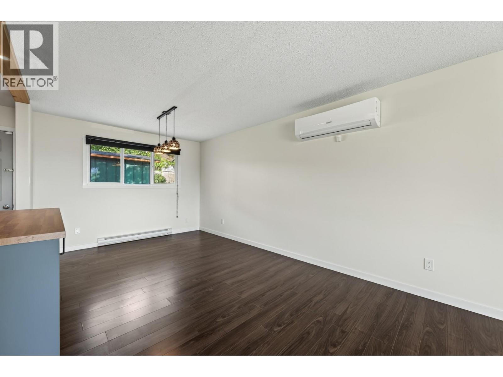 677 Columbia Street - Image 15