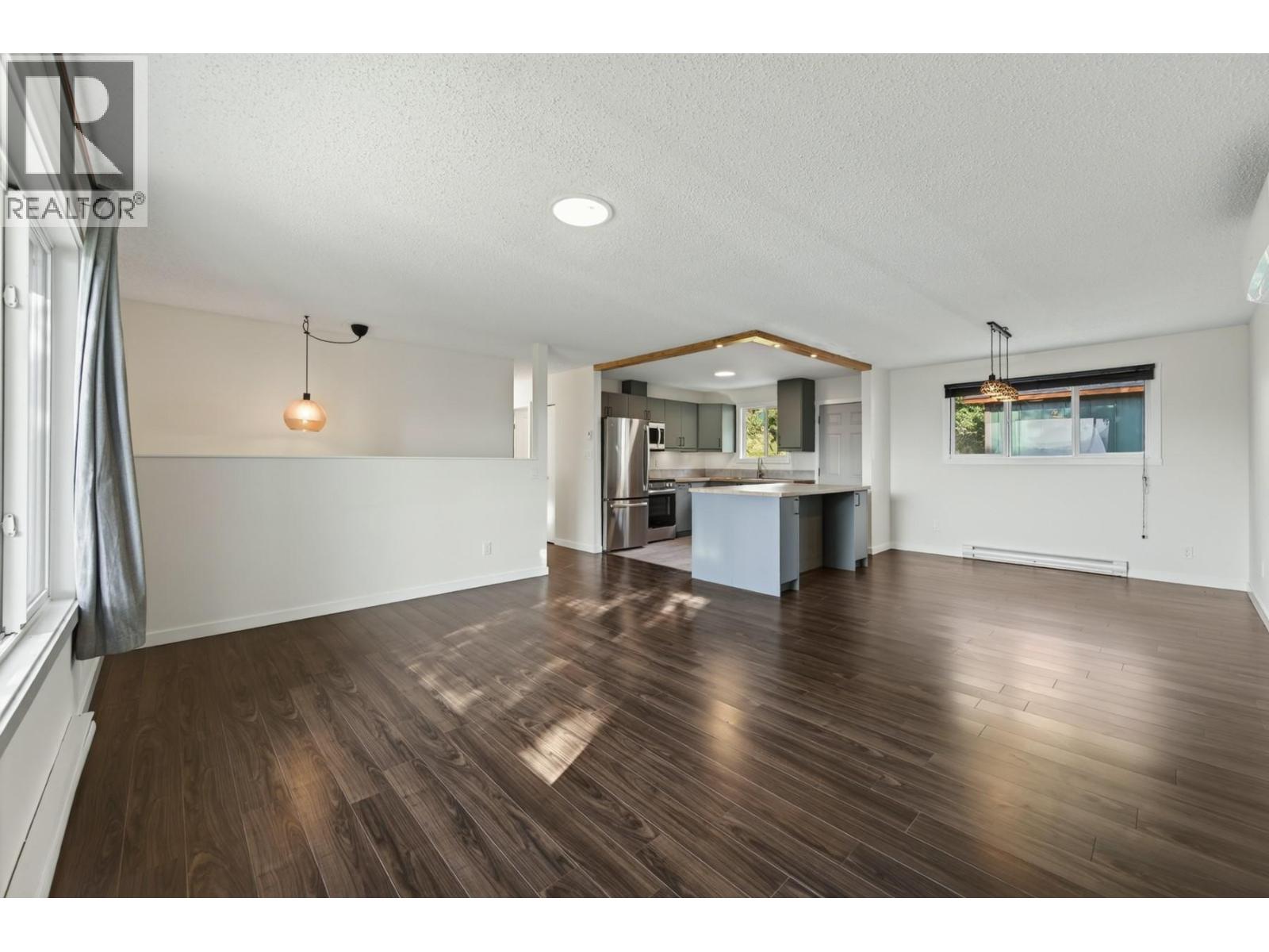 677 Columbia Street - Image 16