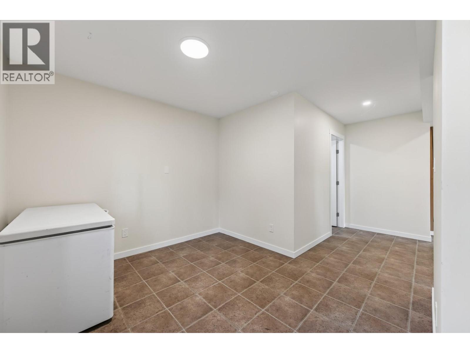 677 Columbia Street - 35