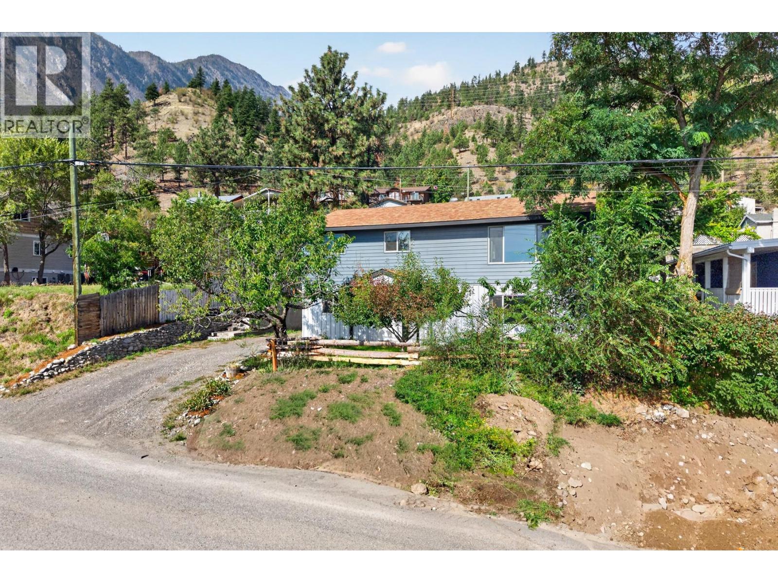 677 Columbia Street - 38