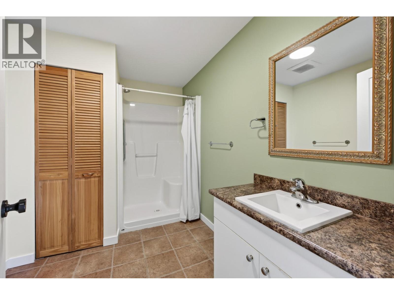 677 Columbia Street - Image 30