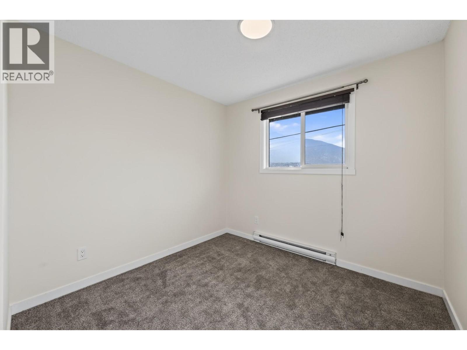 677 Columbia Street - Image 25