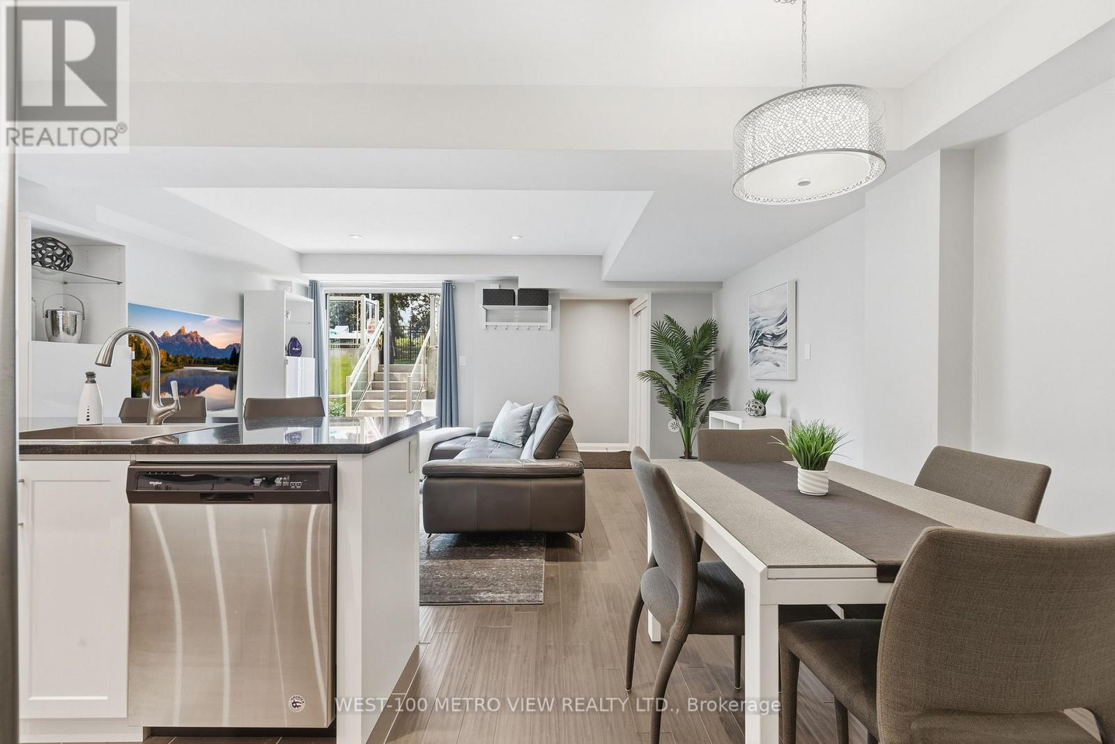 #102 3 APPLEWOOD LANE - Image 4