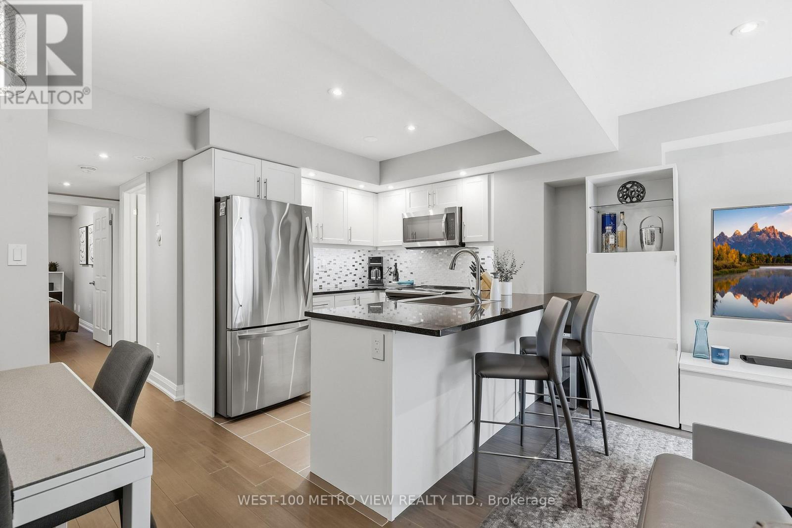 #102 3 APPLEWOOD LANE - Image 6