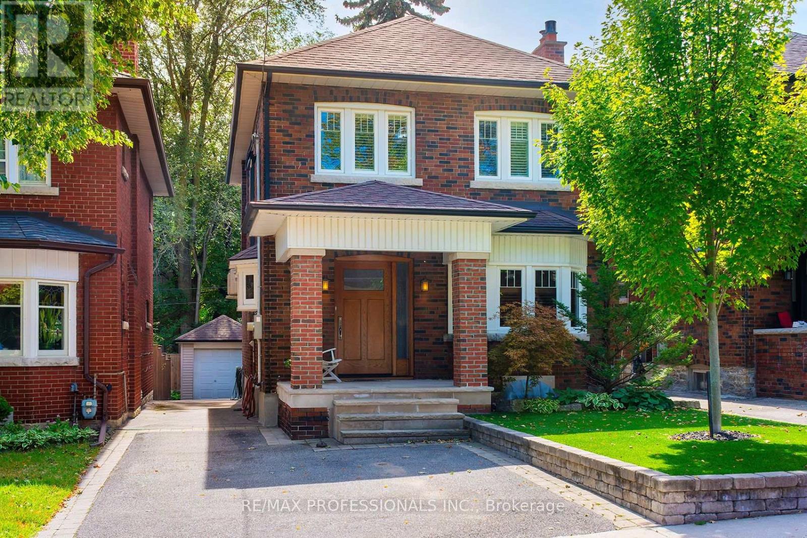 15 IDYLLWOOD CRESCENT - 1