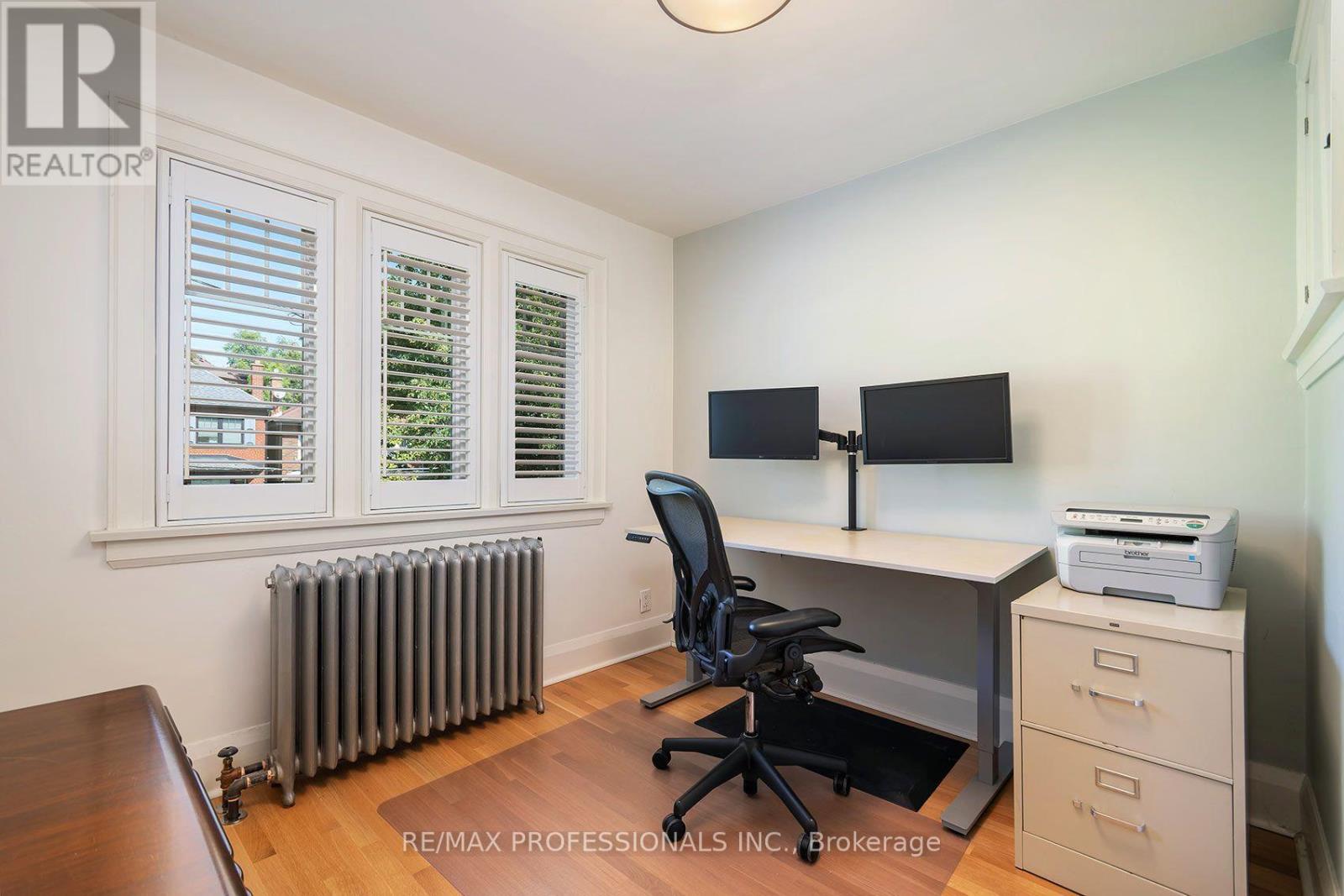 15 IDYLLWOOD CRESCENT - 16