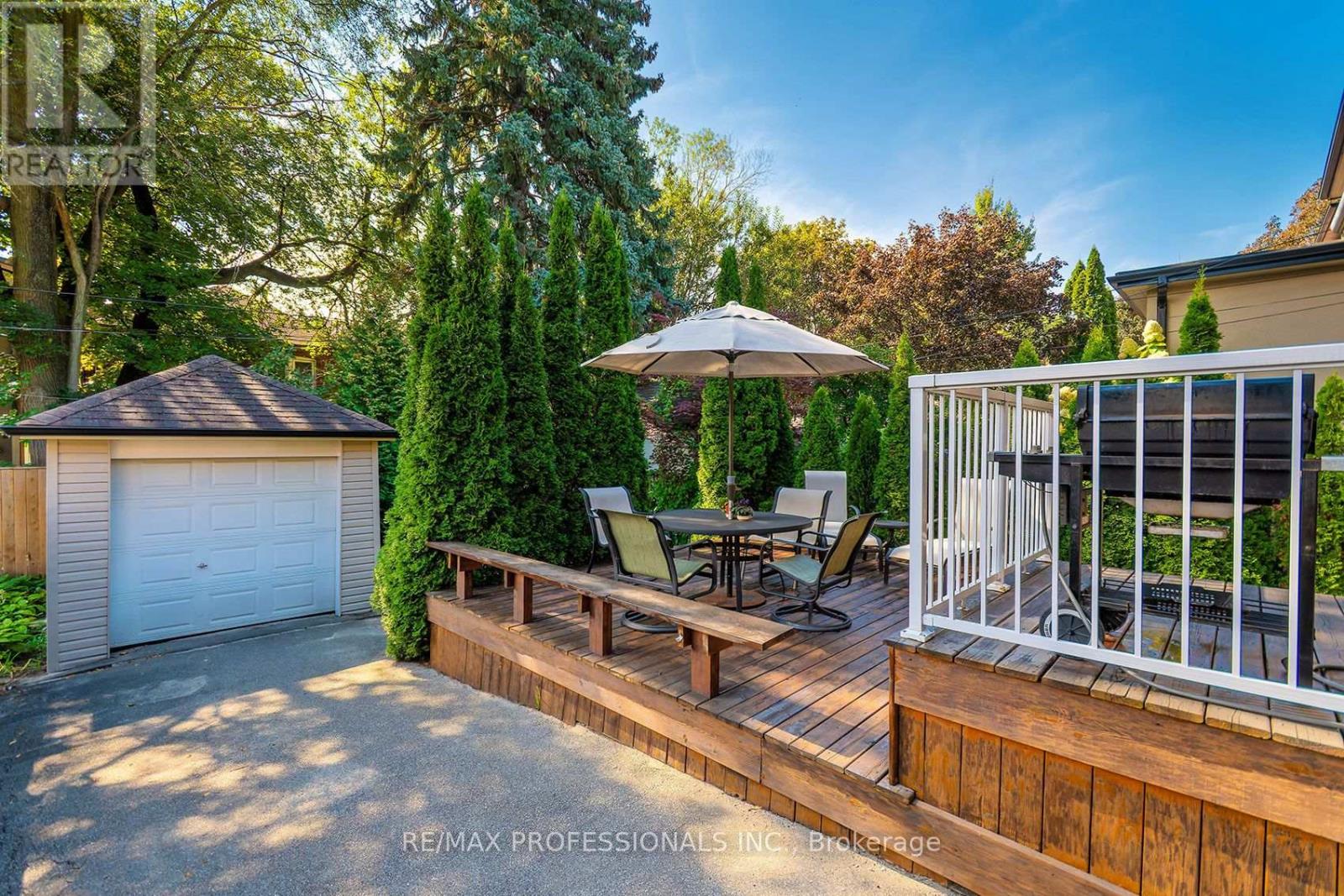 15 IDYLLWOOD CRESCENT - 24