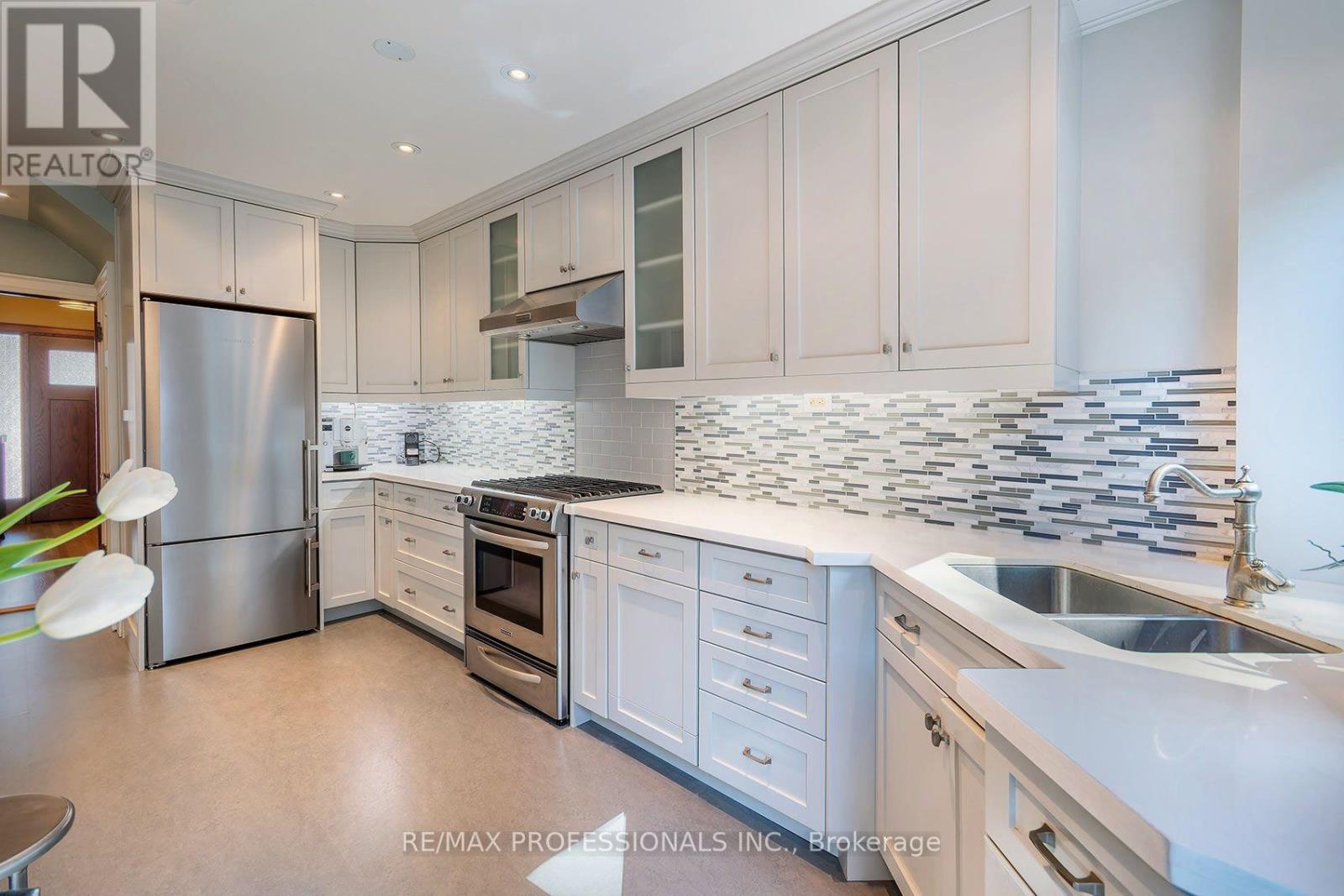 15 IDYLLWOOD CRESCENT - Image 8