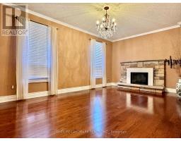 Family room - 1049 Wetherby Lane E, Mississauga, ON L4W4R9 Photo 6