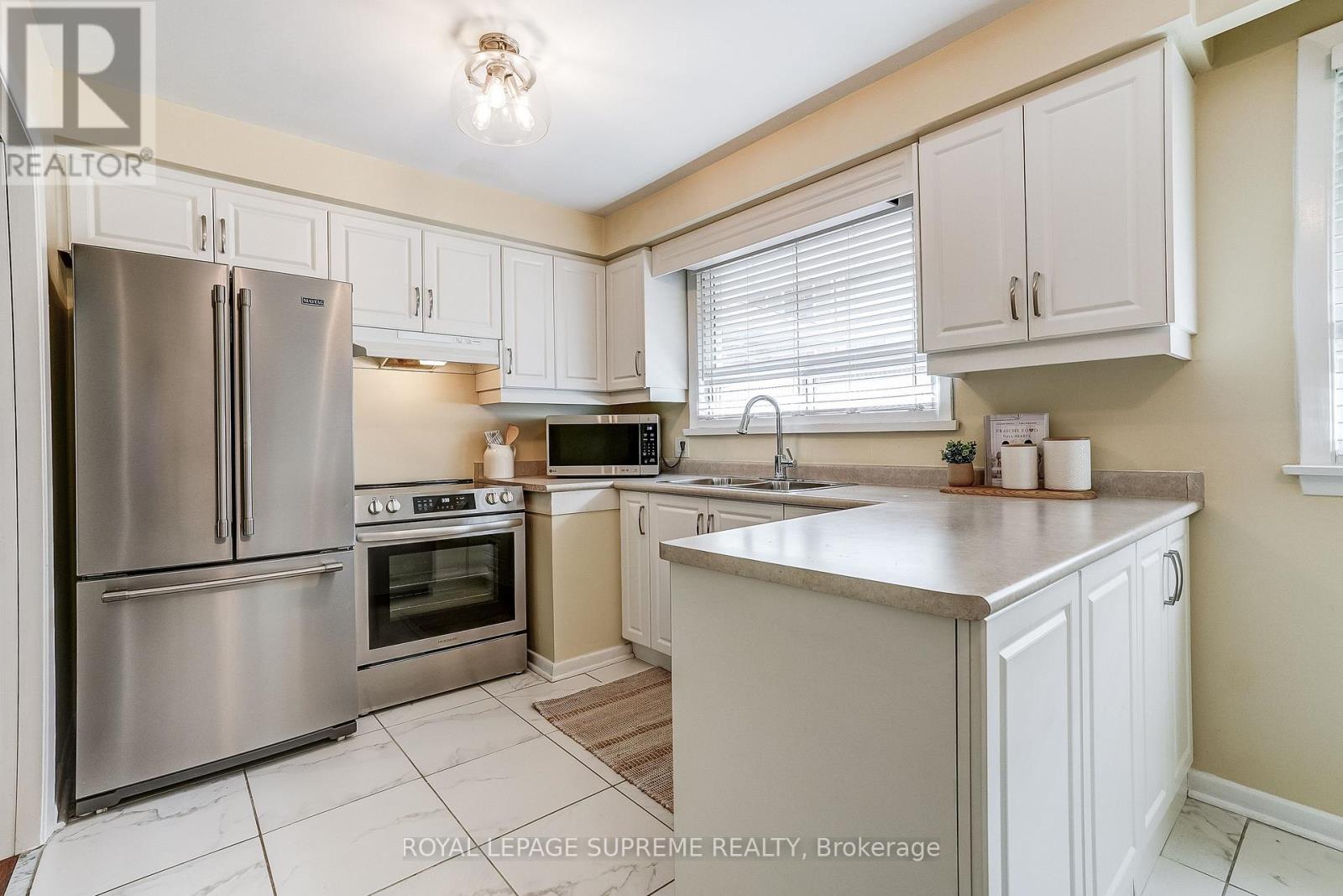 100 SUMMITCREST DRIVE - 16