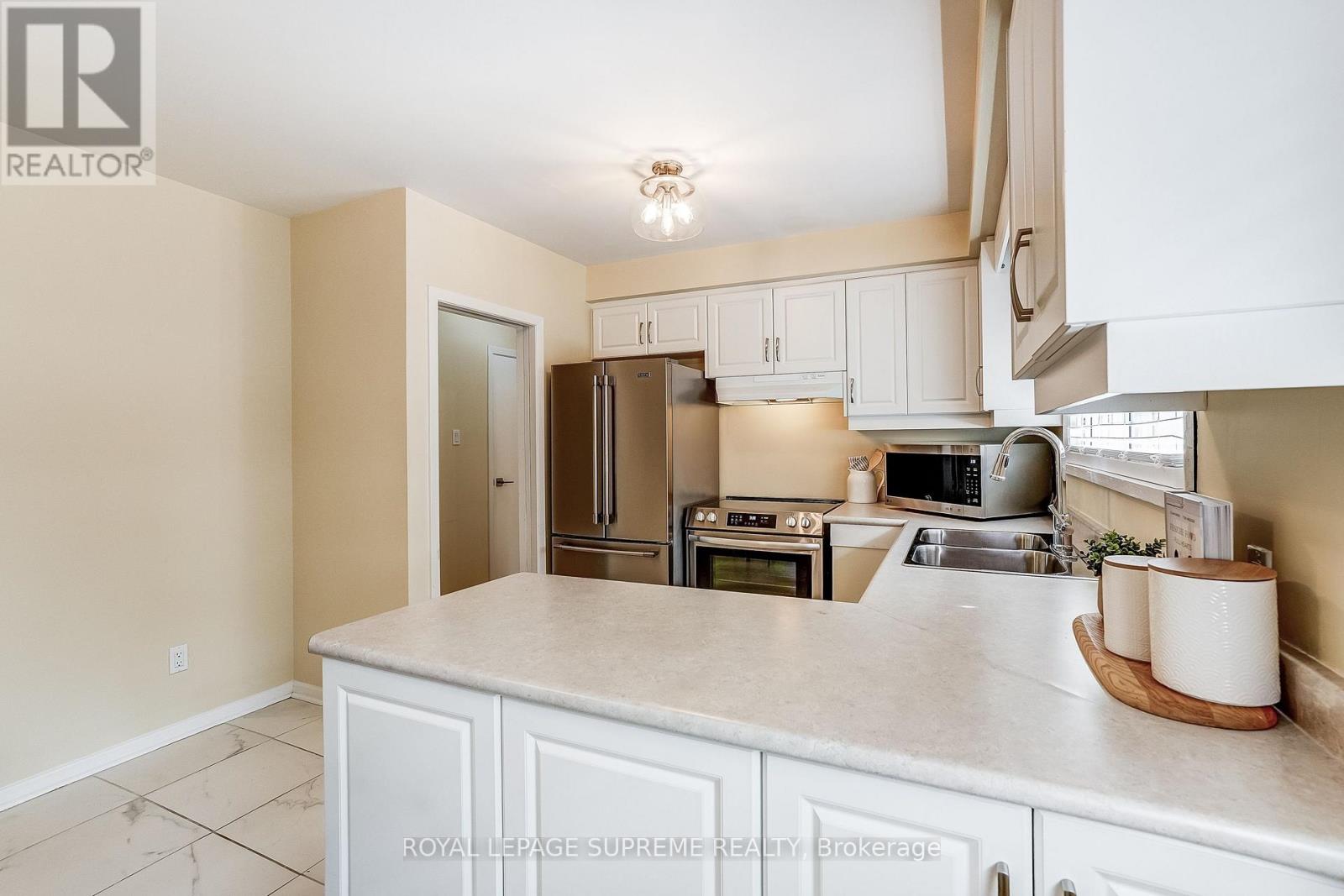 100 SUMMITCREST DRIVE - 17