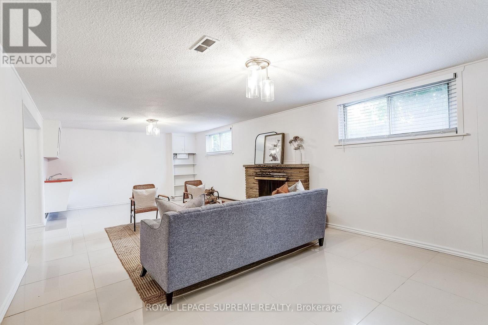100 SUMMITCREST DRIVE - 42