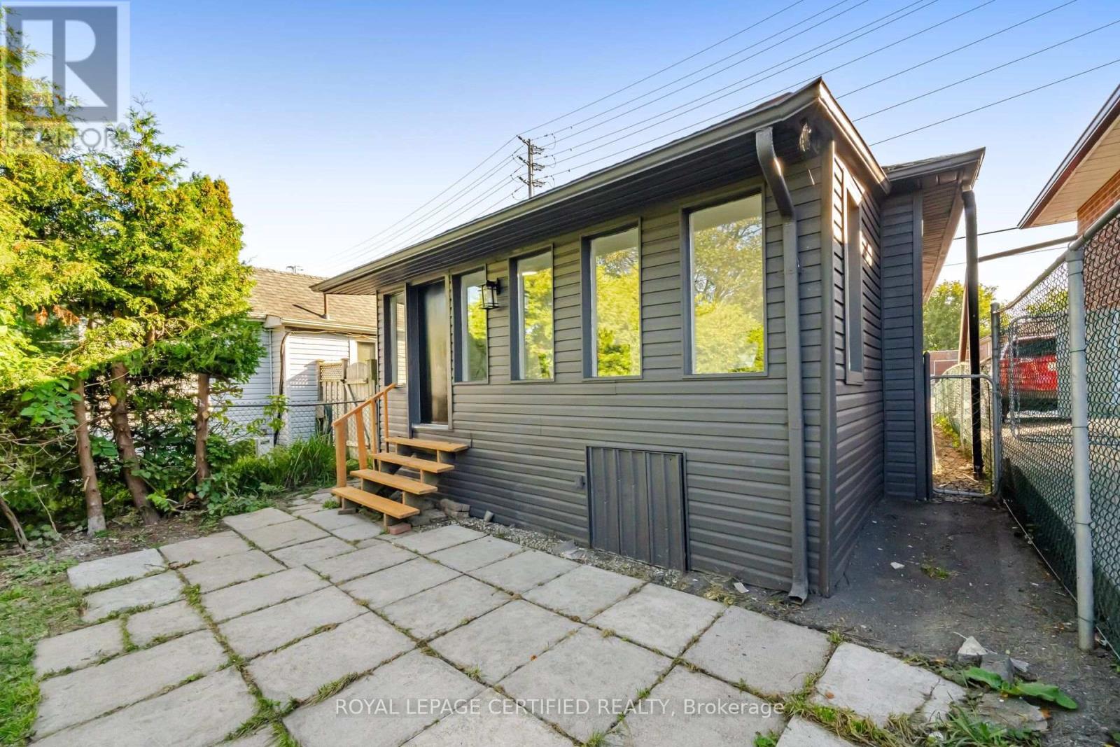 1019 OGDEN AVENUE - 40