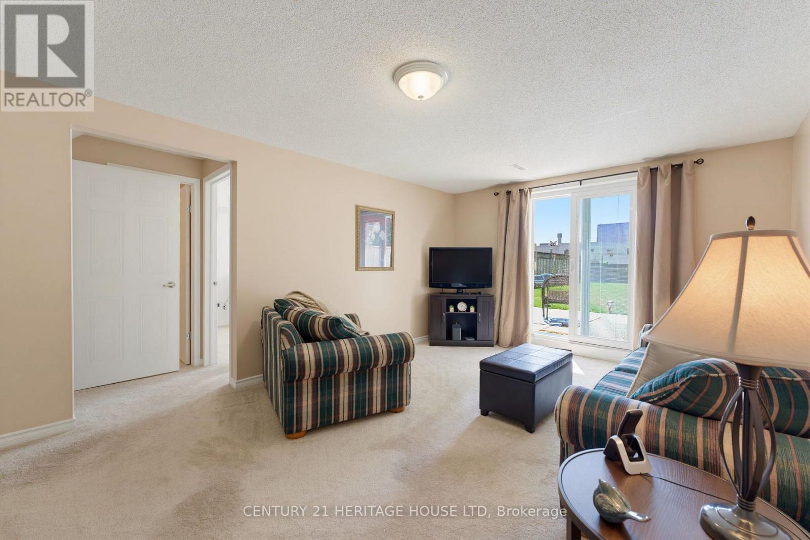 42 BUCHANAN CRESCENT - 17