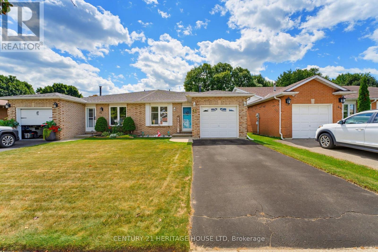 42 BUCHANAN CRESCENT - 2