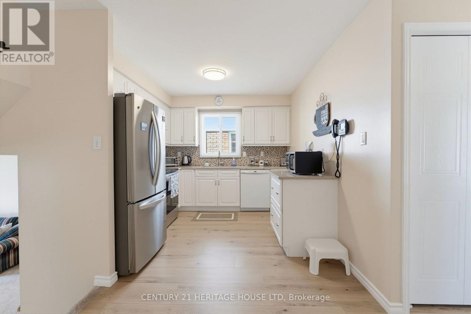 42 BUCHANAN CRESCENT - 8