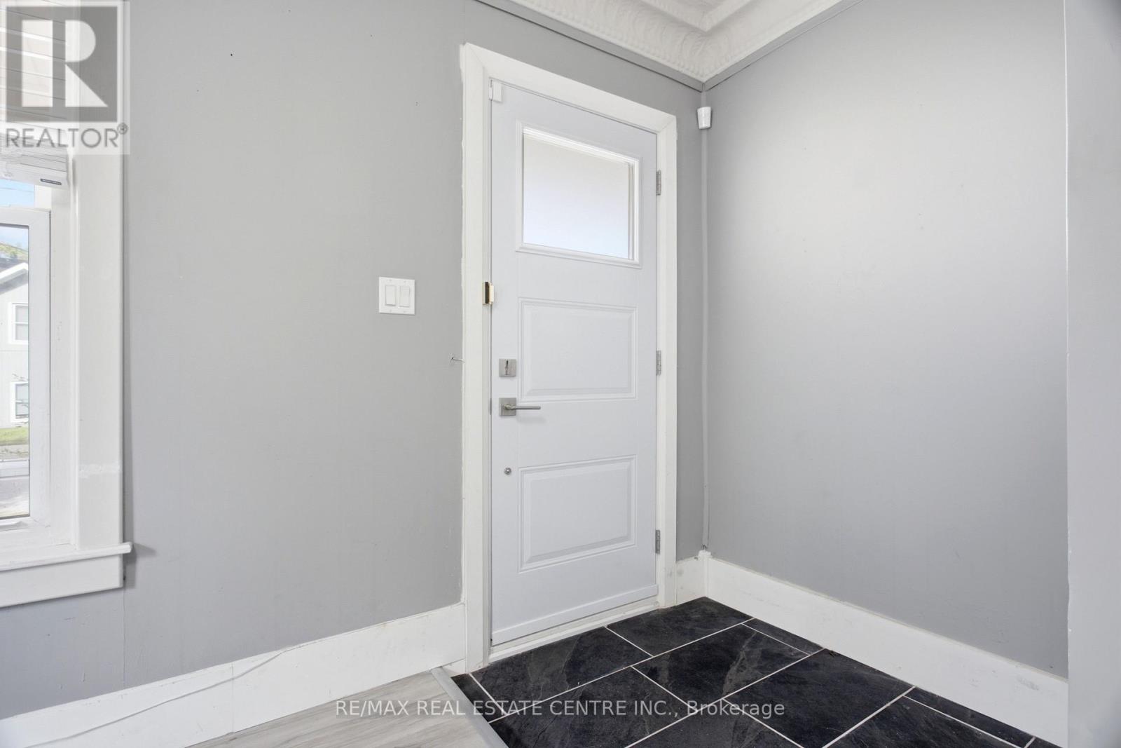 1108 Queenston Road, Cambridge, Ontario, N3H3K9, Cambridge, Ontario — photo 4 of 5