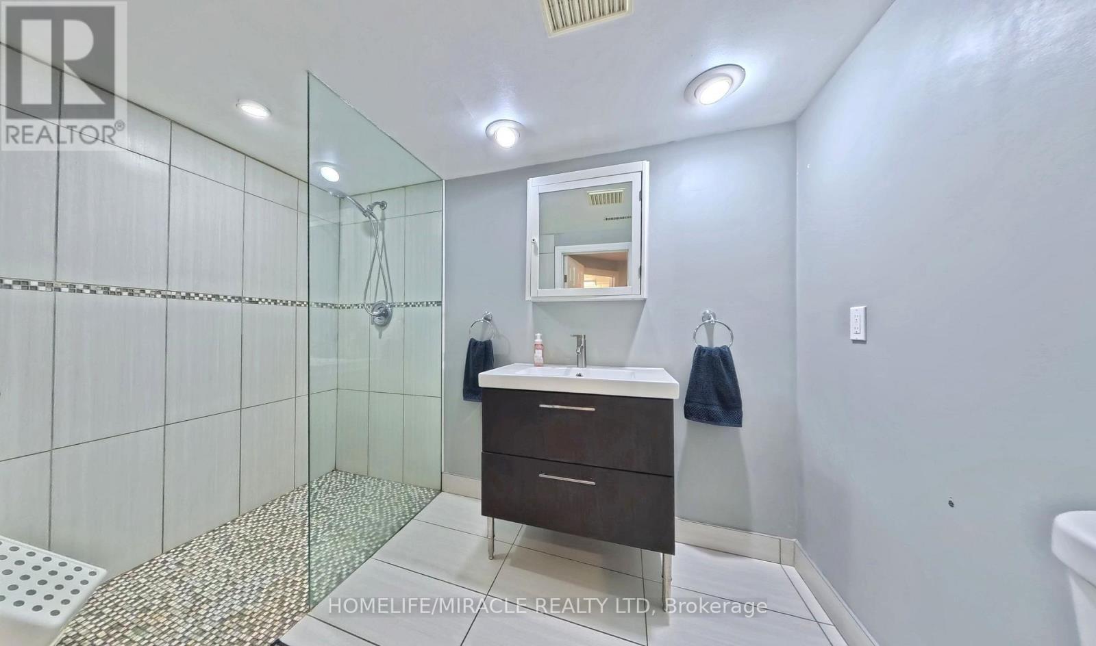 380 GRANGEWOOD DRIVE - 33