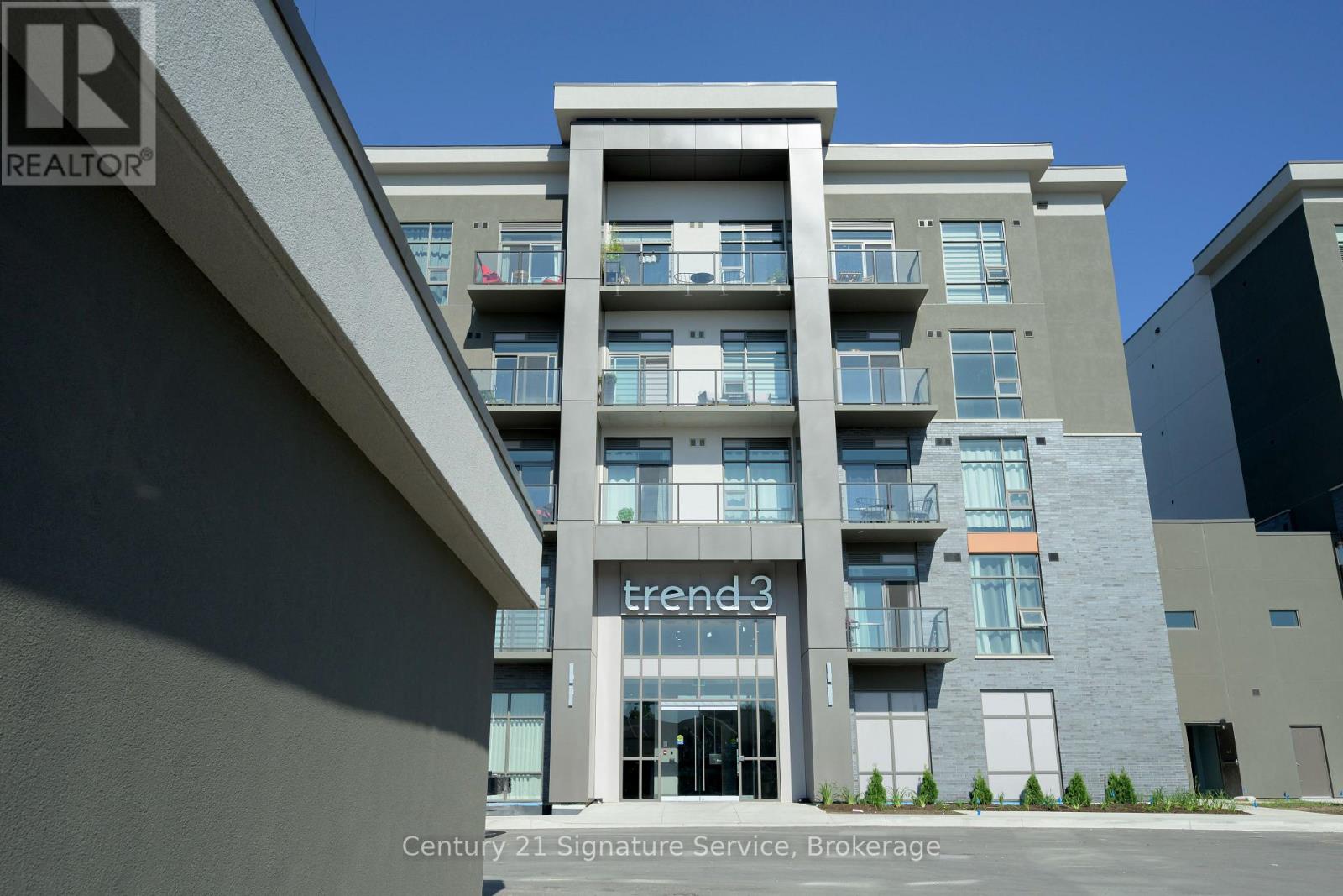 #1013 470 DUNDAS STREET E - 2