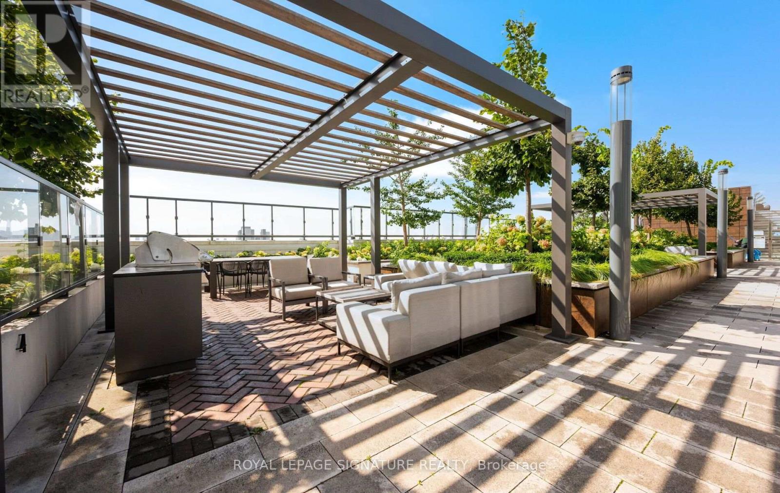 #526 280 HOWLAND AVENUE - 24