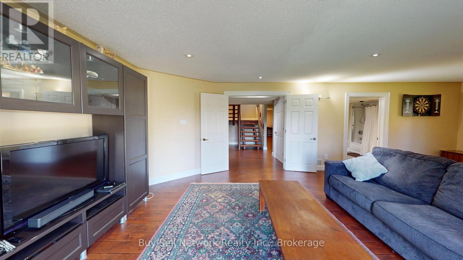 29 NURSE AVENUE - 34