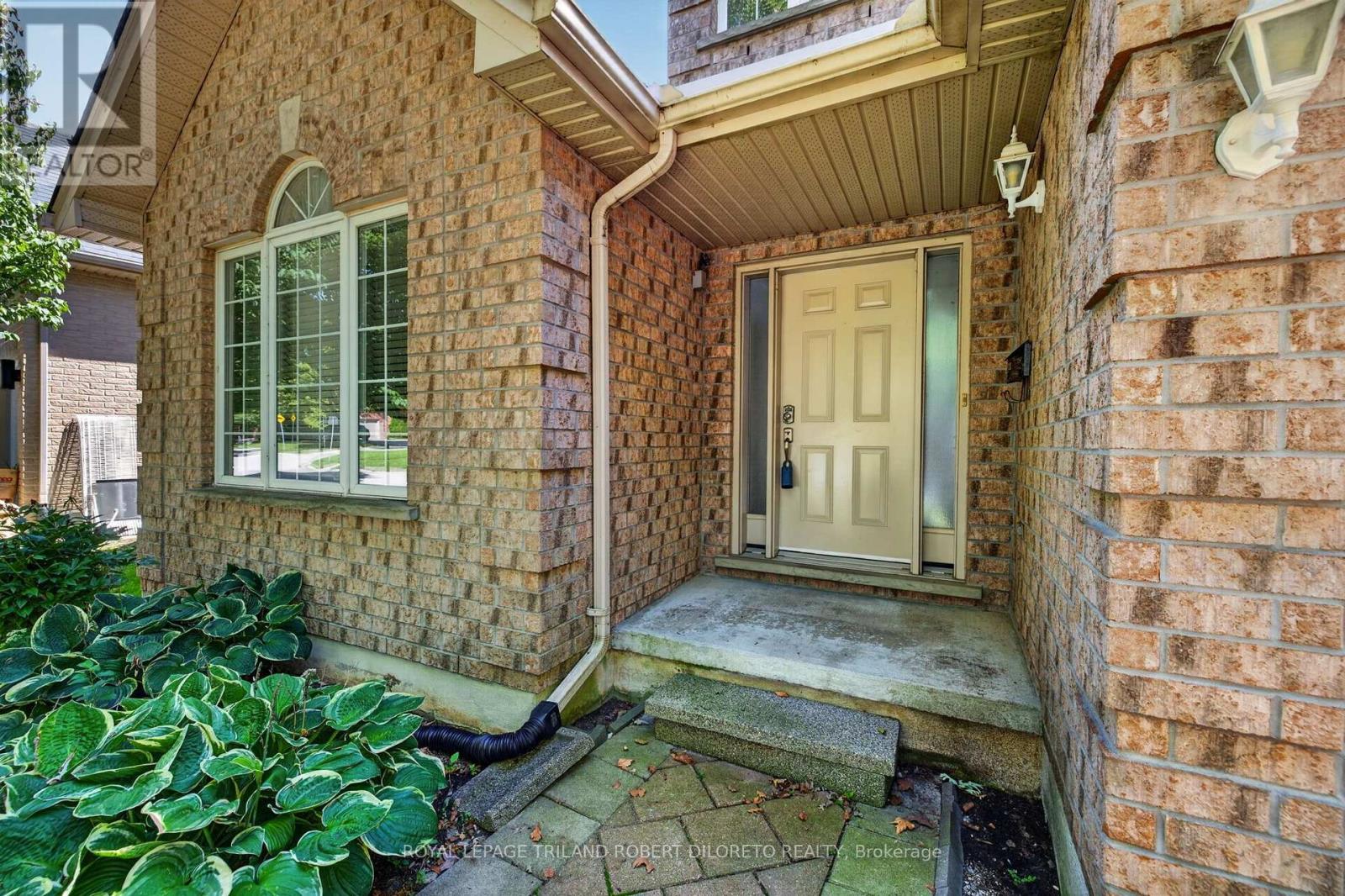 375 KINGBIRD COURT - 10
