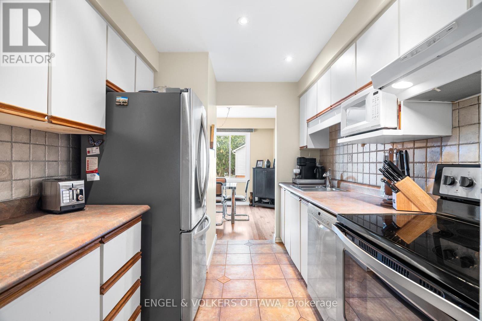 34 – 1793 AXMINSTER COURT, Ottawa. Luxury613. By Peter Sagos - Image 12