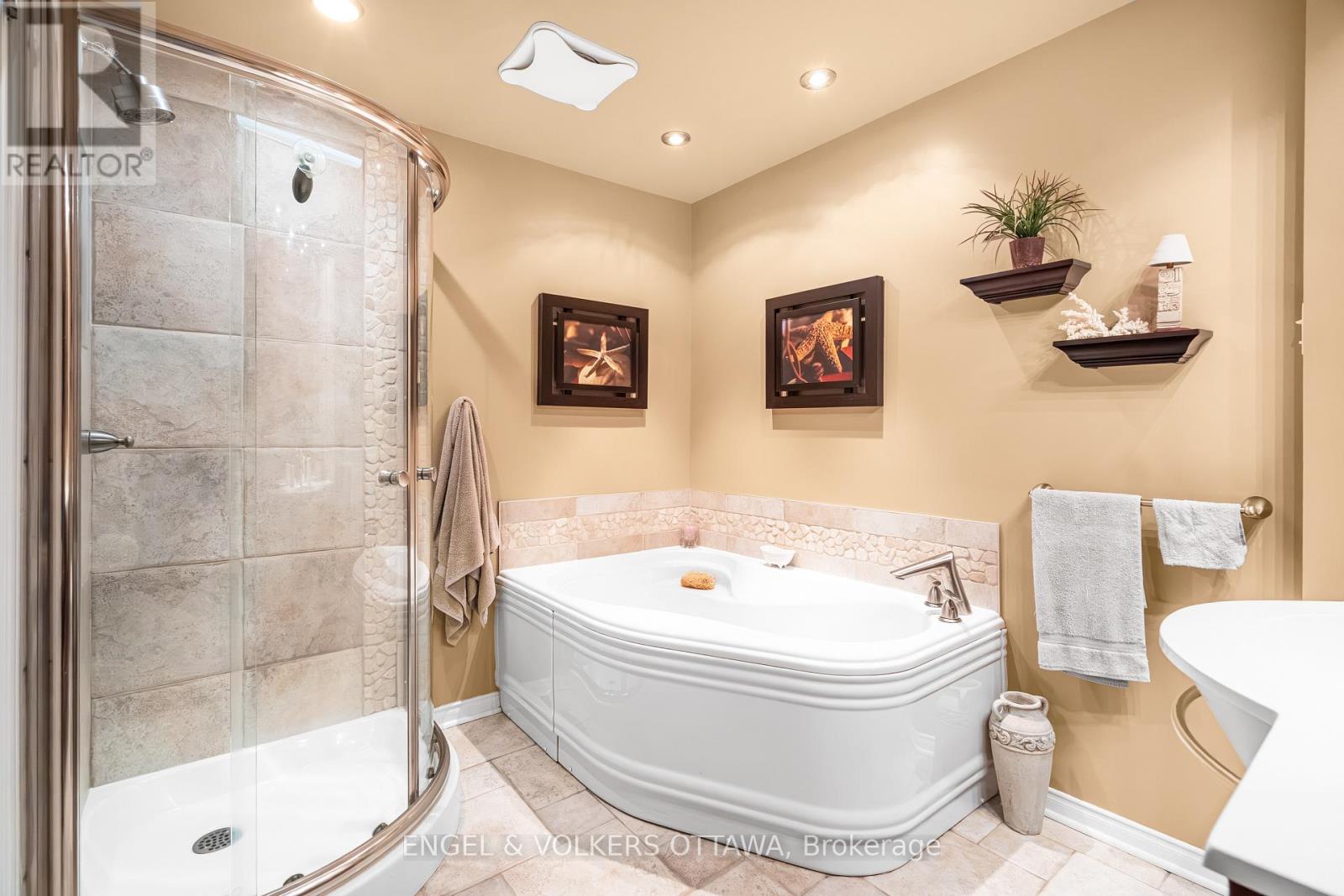 34 – 1793 AXMINSTER COURT, Ottawa. Luxury613. By Peter Sagos - Image 36